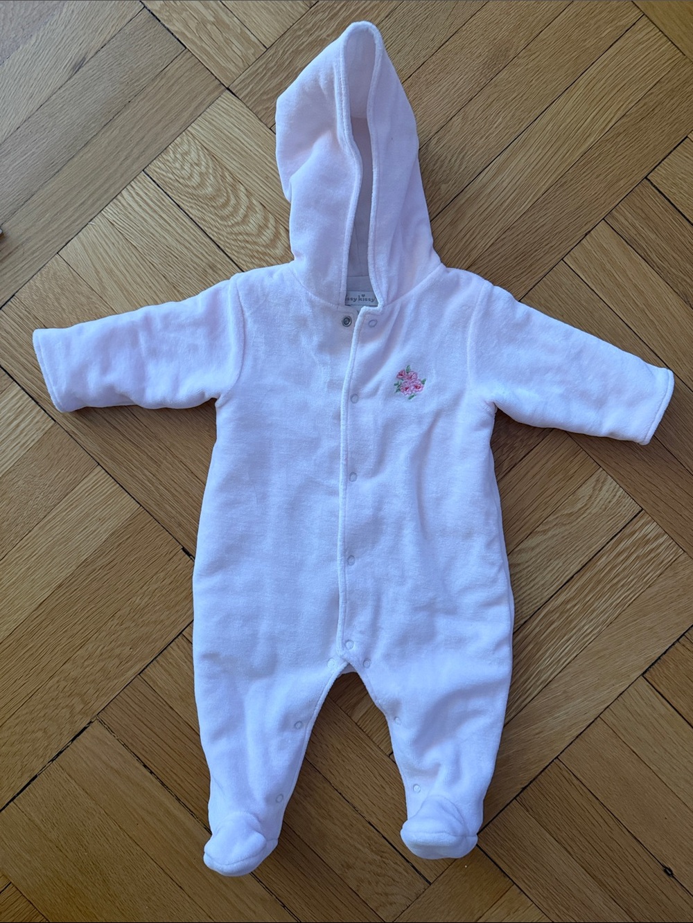 Kissy Kissy Velour Footed Bunting
